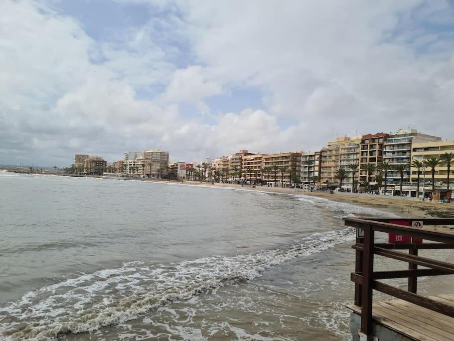 Appartement Alex Bungalow à Torrevieja Extérieur photo