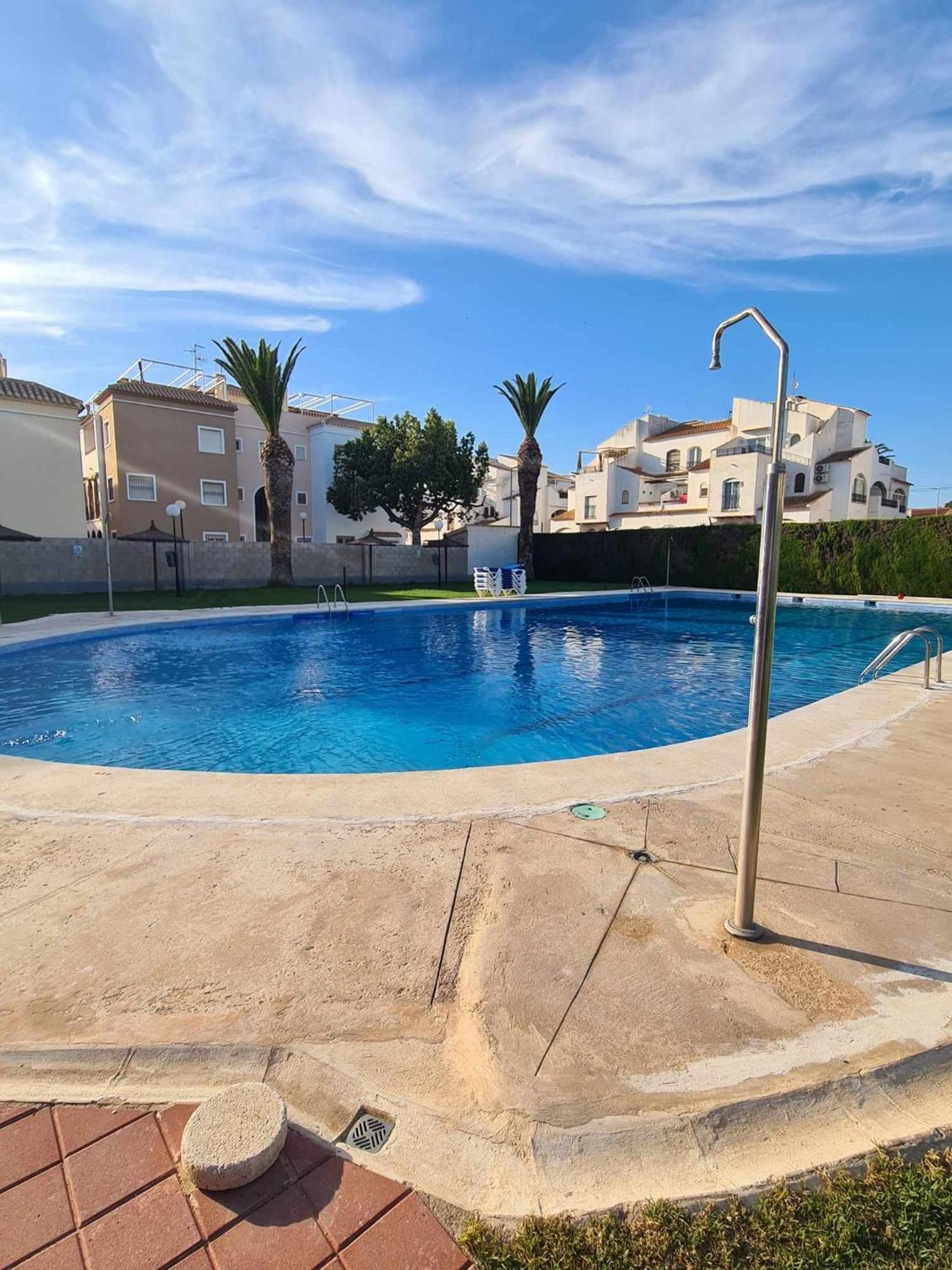 Appartement Alex Bungalow à Torrevieja Extérieur photo